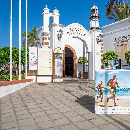 Hébergement de vacances Orange Volcano - Pool, Gym And Activities In Sport Center Fariones Included *